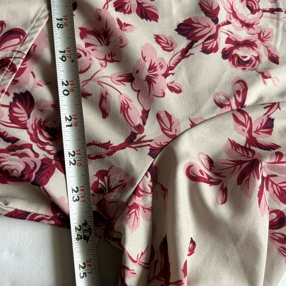 Shein Floral V neck top - Picture 6 of 9